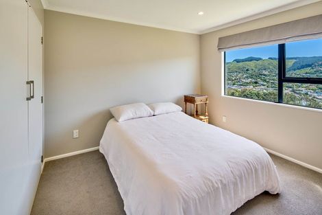 Photo of property in 122 Woodman Drive, Tawa, Wellington, 5028
