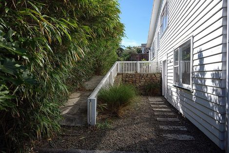 Photo of property in 17 Horokiwi Road West, Newlands, Wellington, 6037