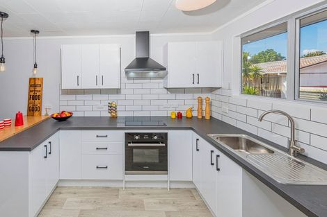 Photo of property in 1/26 Kemp Road, Massey, Auckland, 0614