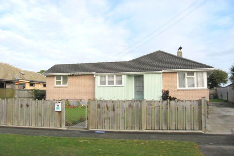 Photo of property in 15 Lambeth Crescent, Northcote, Christchurch, 8052