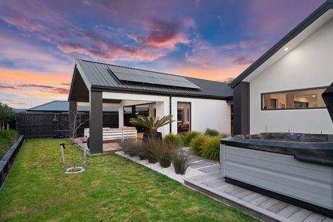 Photo of property in 8 Mccahon Drive, Rangiora, 7400