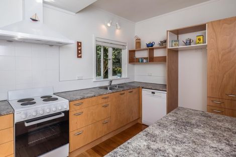 Photo of property in 24 Queens Road, Waikanae Beach, Waikanae, 5036