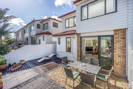 Photo of property in 20/22 Northcross Drive, Oteha, Auckland, 0632