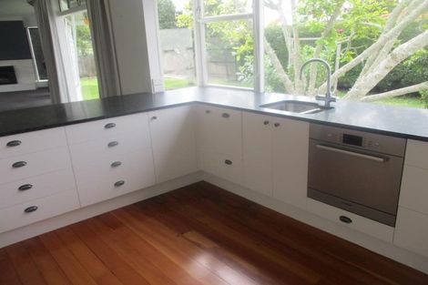 Photo of property in 395 Te Moana Road, Waikanae, 5036