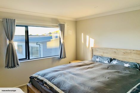 Photo of property in 21 Brindle Way, Newlands, Wellington, 6037