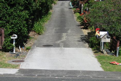 Photo of property in 1/24 Nor'east Drive, Northcross, Auckland, 0632