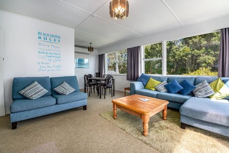 Photo of property in 4 Rangihiroa Street, Waikanae Beach, Waikanae, 5036
