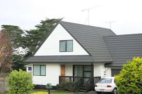 Photo of property in 2/31 Sandgate Avenue, Botany Downs, Auckland, 2010