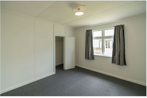 Photo of property in 71 Queenwood Road, Levin, 5510