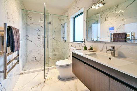 Photo of property in 7 Palmetto Place, Goodwood Heights, Auckland, 2105