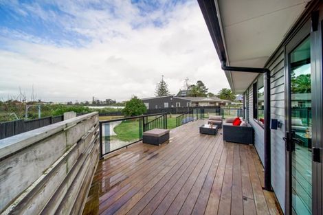 Photo of property in 147 Edgewater Drive, Pakuranga, Auckland, 2010
