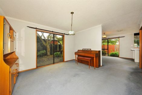 Photo of property in 52 Apsley Drive, Avonhead, Christchurch, 8042