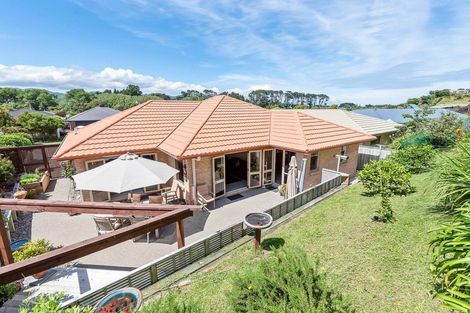 Photo of property in 8 Leanne Way, Waikanae Beach, Waikanae, 5036