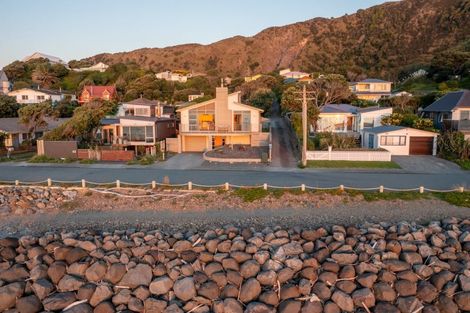 Photo of property in 52 The Parade, Paekakariki, 5034