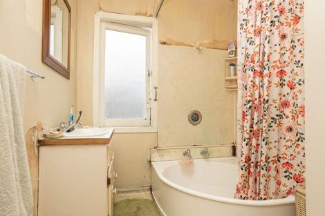 Photo of property in 10 Allardice Street, Dannevirke, 4930