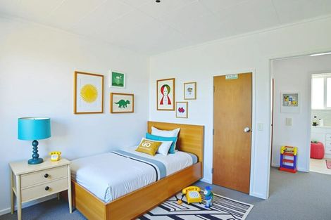 Photo of property in 14 Ewbank Place, Manurewa, Auckland, 2102