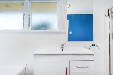 Photo of property in 34 Sievers Grove, Cannons Creek, Porirua, 5024