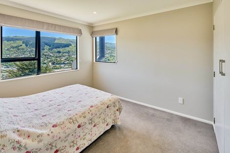Photo of property in 122 Woodman Drive, Tawa, Wellington, 5028