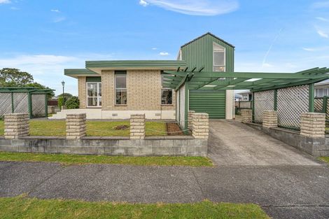 Photo of property in 5c Riversdale Drive, Merrilands, New Plymouth, 4312