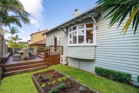 Photo of property in 16 Horotutu Road, Greenlane, Auckland, 1061
