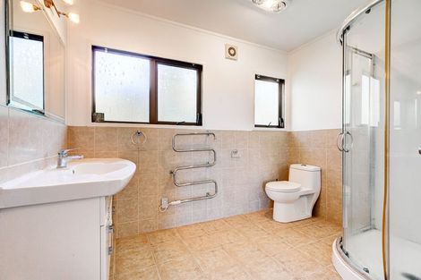 Photo of property in 29 Noeleen Street, Glenfield, Auckland, 0629