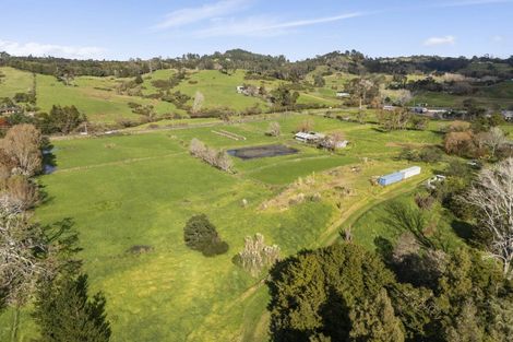 Photo of property in 320 Pine Valley Road, Dairy Flat, 0992