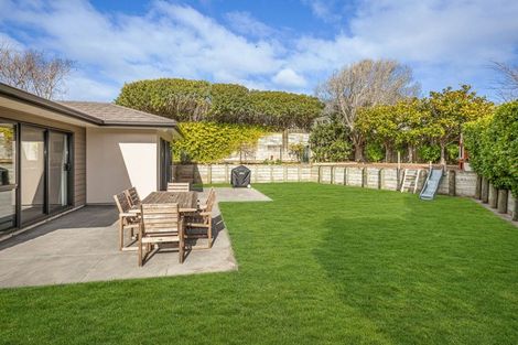 Photo of property in 19b Lyndhurst Road, Tawa, Wellington, 5028