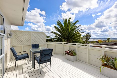 Photo of property in 43 Rewarewa Road, Te Atatu Peninsula, Auckland, 0610