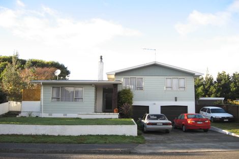 Photo of property in 8 Nugget Grove, Raumati Beach, Paraparaumu, 5032