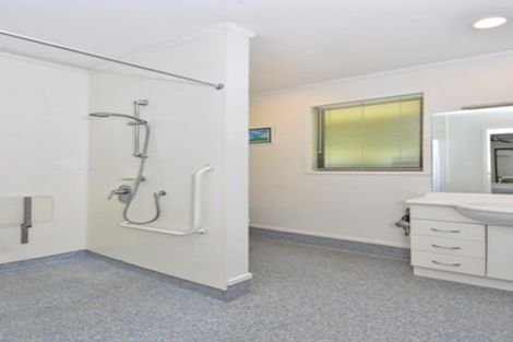 Photo of property in 9 Tulloch Place, Conifer Grove, Takanini, 2112