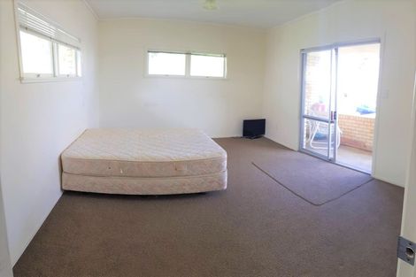 Photo of property in 85 Stanley Point Road, Stanley Point, Auckland, 0624