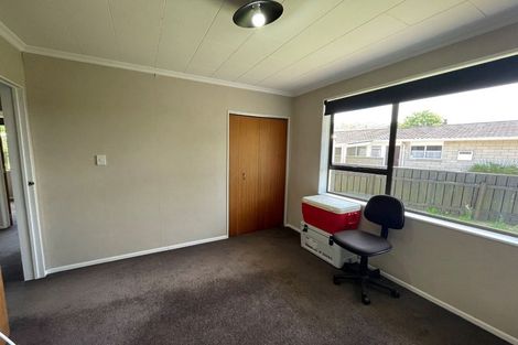Photo of property in 79 Riversdale Drive, Merrilands, New Plymouth, 4312