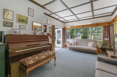 Photo of property in 26 Woodlands Crescent, Browns Bay, Auckland, 0630