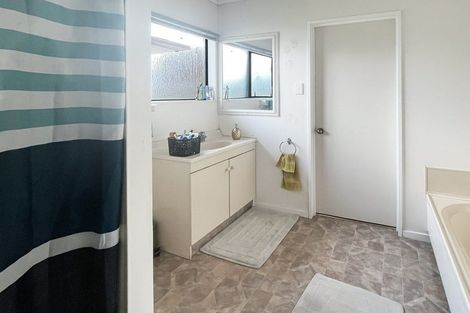 Photo of property in 86 Hillcrest Drive, Kelvin Grove, Palmerston North, 4414