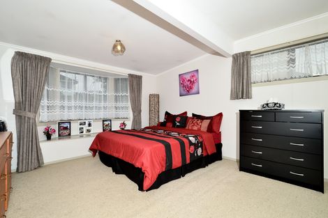 Photo of property in 92 Harrington Road, Henderson, Auckland, 0610