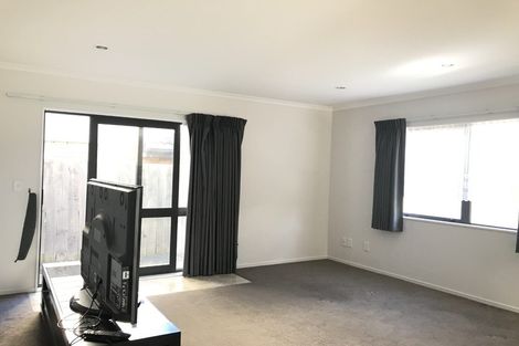 Photo of property in 16 Andover Way, Goodwood Heights, Auckland, 2105