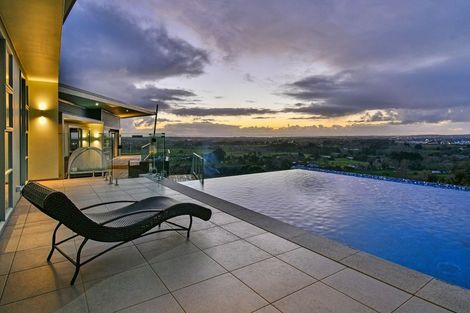 Photo of property in 43 Harry Dreadon Road, Opaheke, Papakura, 2584