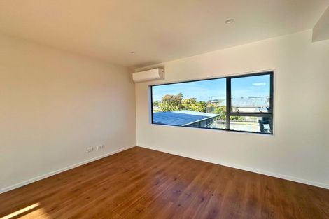 Photo of property in 723b Massey Road, Mangere, Auckland, 2022