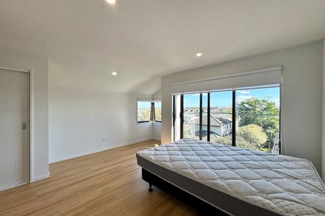 Photo of property in 523f Pakuranga Road, Howick, Auckland, 2010