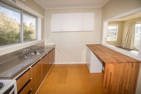 Photo of property in 5 Peach Tree Grove, Maungaraki, Lower Hutt, 5010