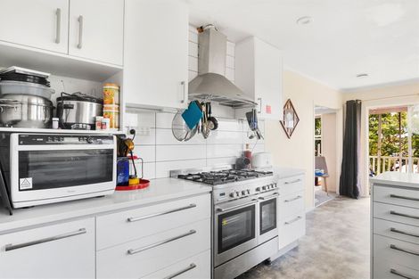 Photo of property in 26 Jade Avenue, Pakuranga Heights, Auckland, 2010