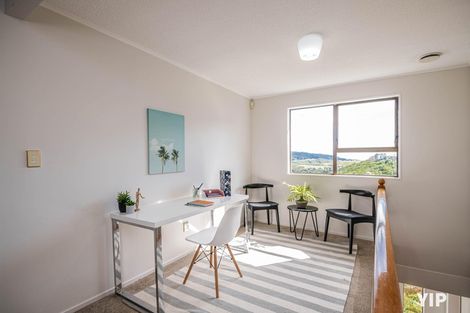 Photo of property in 44 Colchester Crescent, Newlands, Wellington, 6037