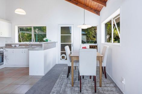 Photo of property in 2/38 Ravenwood Drive, Forrest Hill, Auckland, 0620