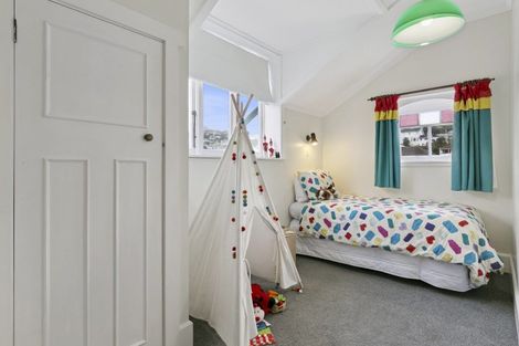 Photo of property in 255 The Parade, Island Bay, Wellington, 6023