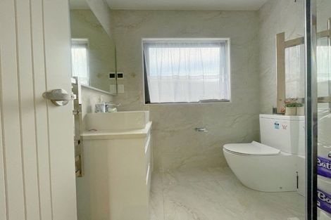 Photo of property in 10 Bounty Road, Long Bay, Auckland, 0630