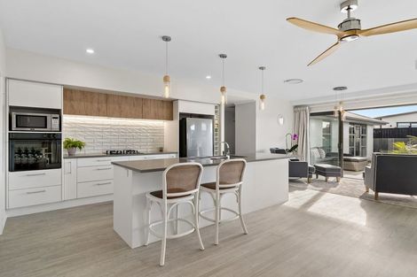 Photo of property in 6 Davey Crescent, Orewa, 0931