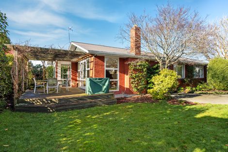 Photo of property in 32 Rosedale Place, Avonhead, Christchurch, 8042
