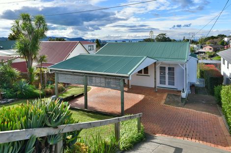 Photo of property in 9 Moffat Road, Red Beach, 0932