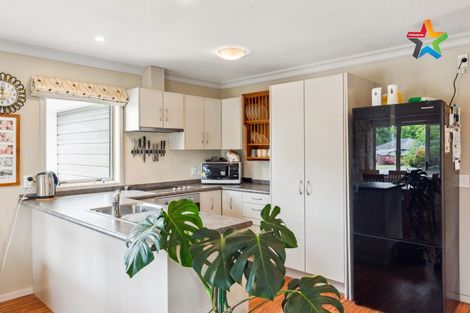 Photo of property in 21 Woodland Mews, Wainuiomata, Lower Hutt, 5014