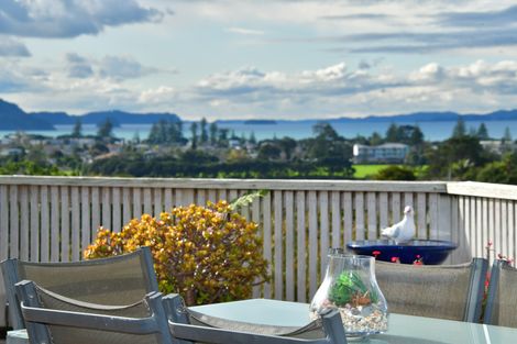 Photo of property in 9 Moffat Road, Red Beach, 0932